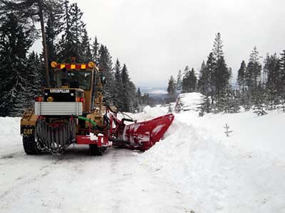 MMEAB utför vinterväghållning / snöröjning på skogsbilväg